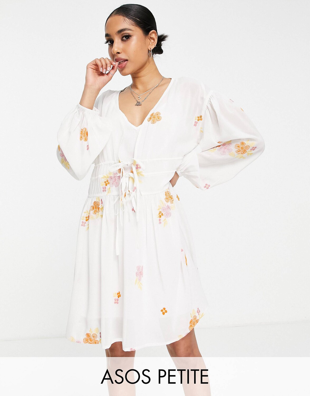 

Белое мягкое платье мини с вышивкой по всей поверхности ASOS DESIGN Petite