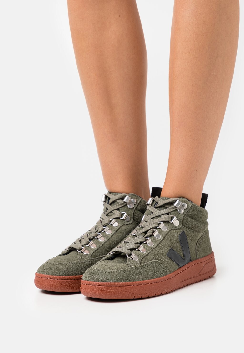 

Высокие кроссовки Veja