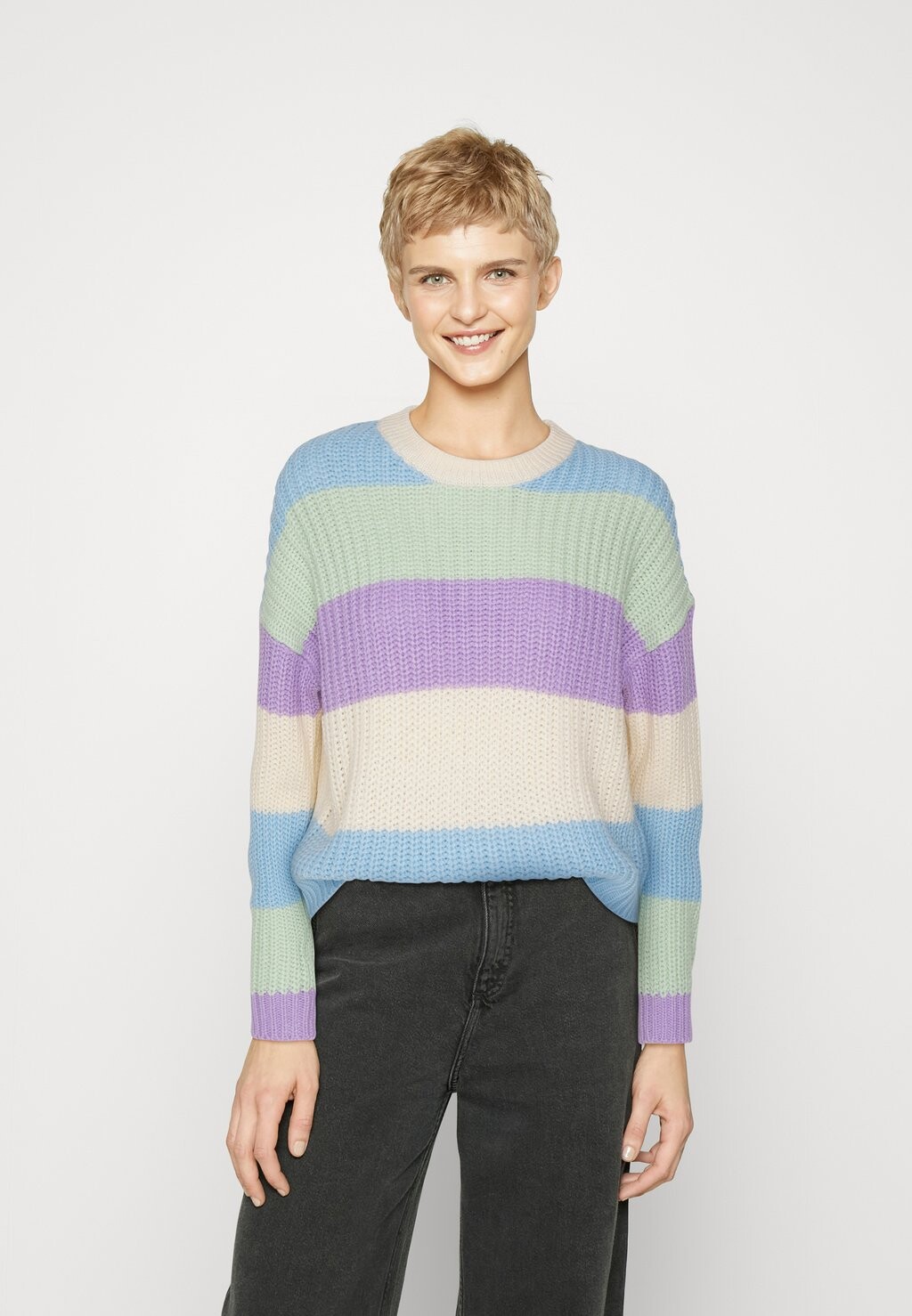 

Свитер Nikka Stripe O-Neck ONLY, цвет clear sky/subtle green/lavendula
