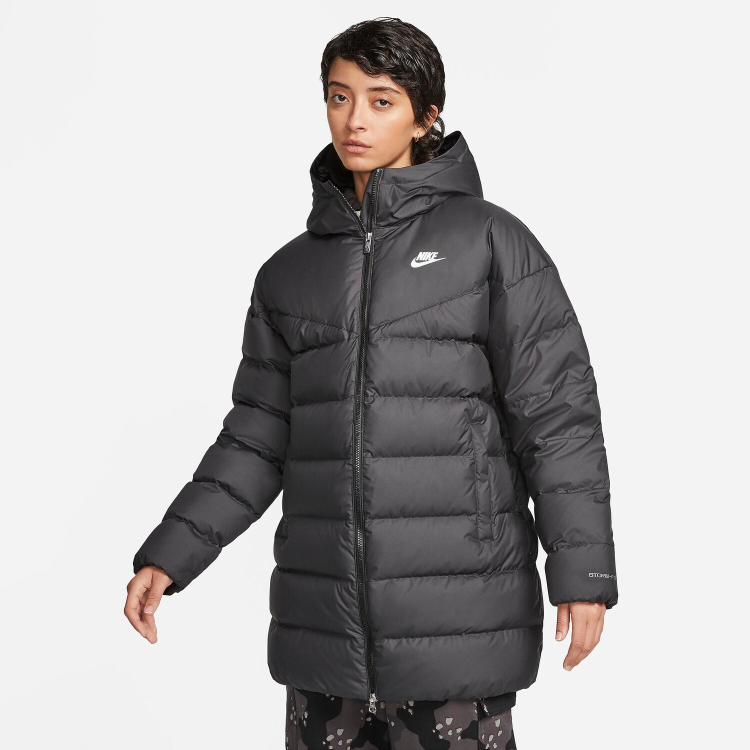 

Женская куртка Nike Sportswear Storm-FIT Windrunner Parka, черный