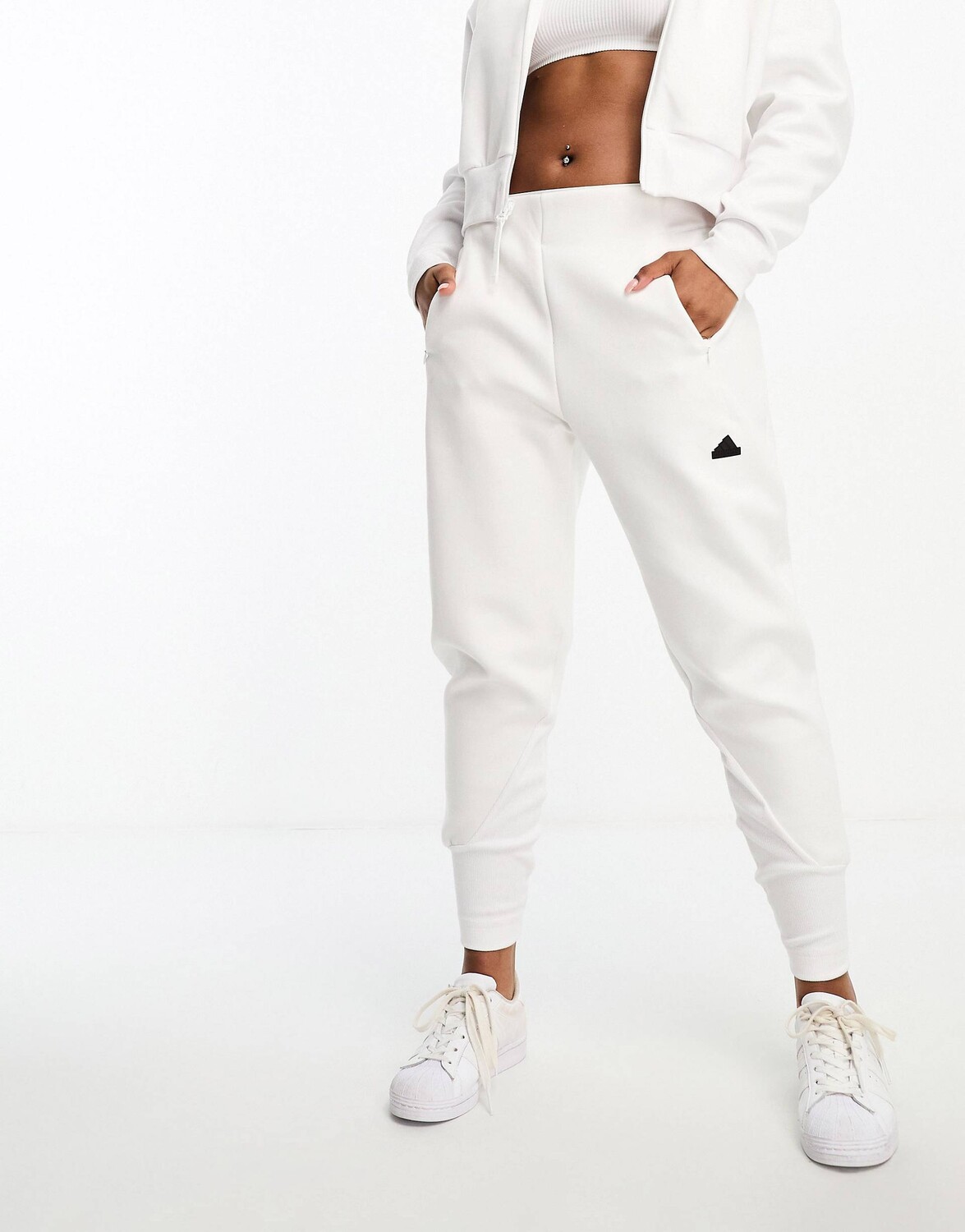 

Спортивные брюки Adidas X Jenna Ortega with logo, белый