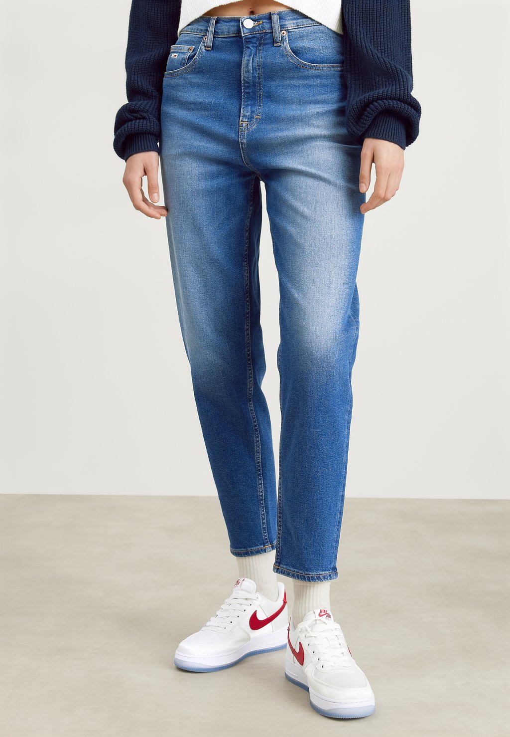 Джинсы свободного кроя MOM Tommy Jeans, цвет denim dark джинсы свободного кроя tommy jeans цвет denim medium