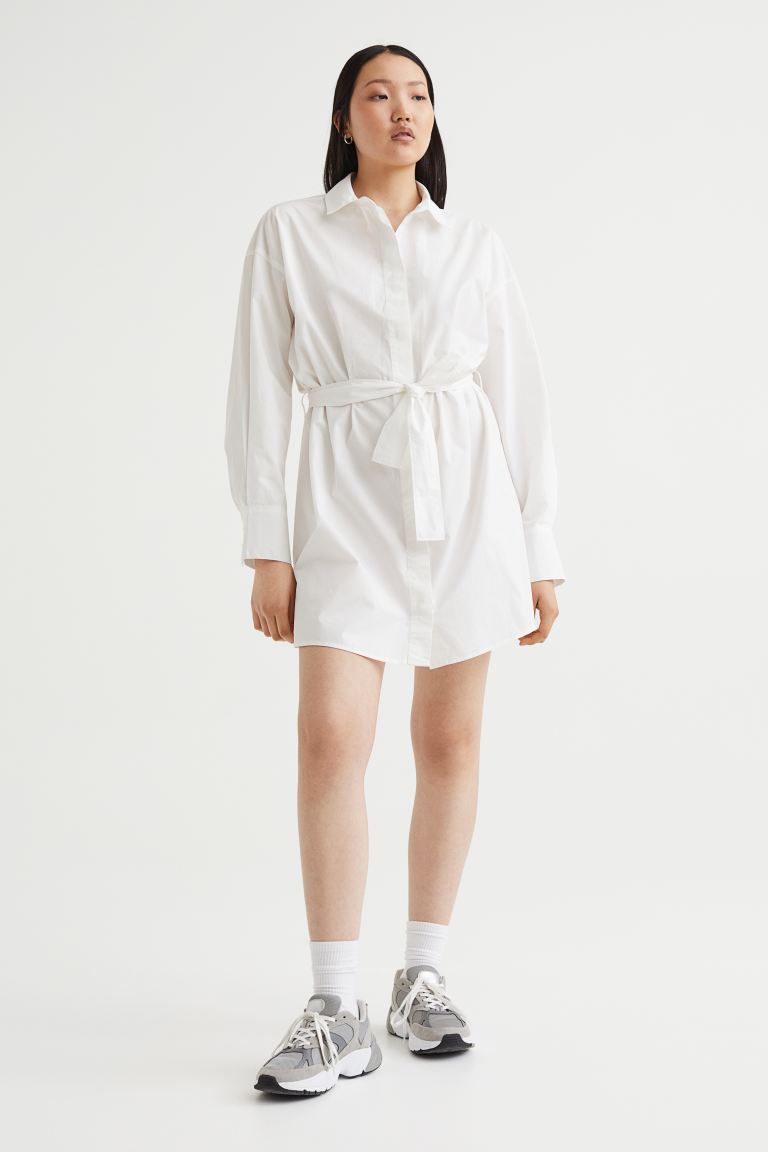 Платье-рубашка с завязывающимся поясом H&M, белый