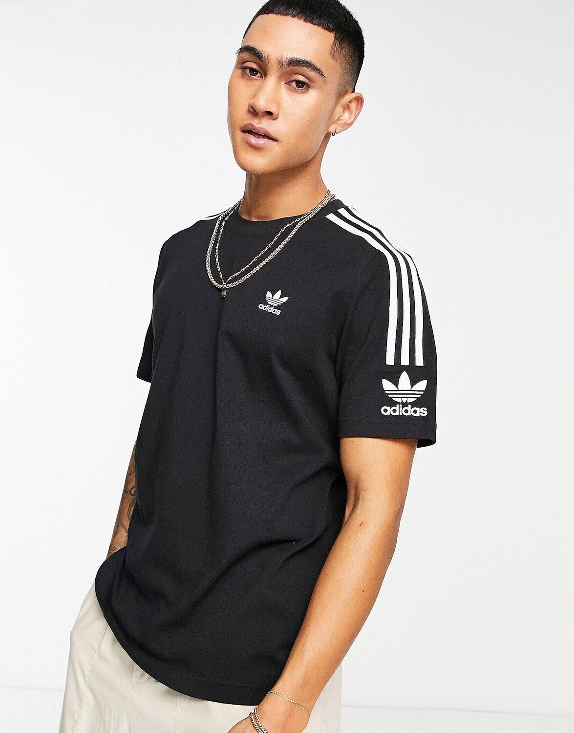 

Черная футболка adidas Originals adicolor