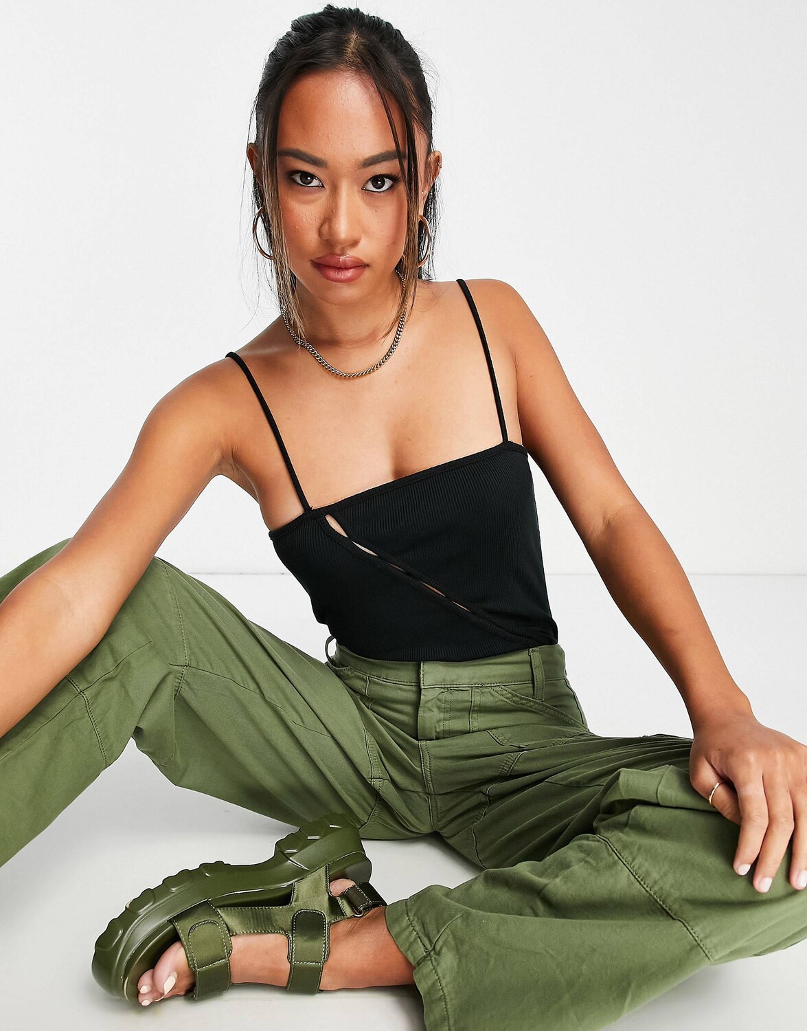 

Черный топ на бретелях с узкими бретельками Topshop