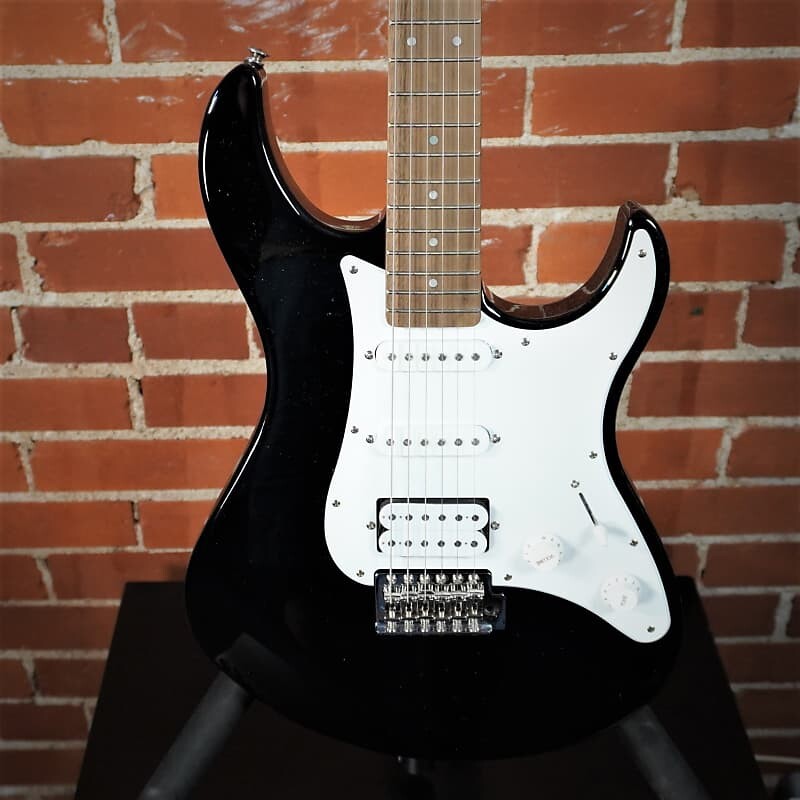 

Yamaha Pacifica PAC012 Электрогитара с цельным корпусом, черная PAC012-BK