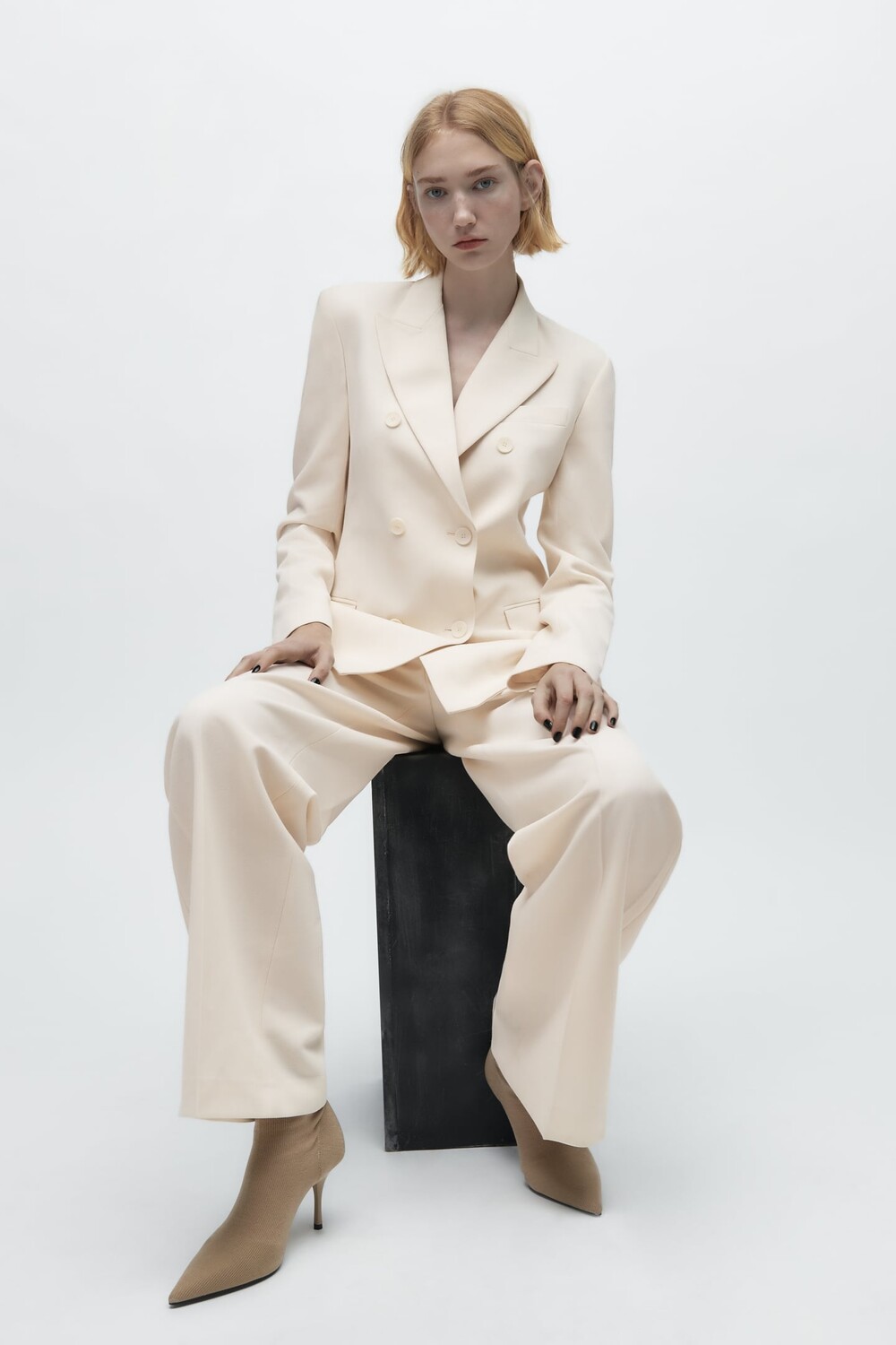 

Ботильоны из эластичной ткани на высоком каблуке ZARA, бежевый