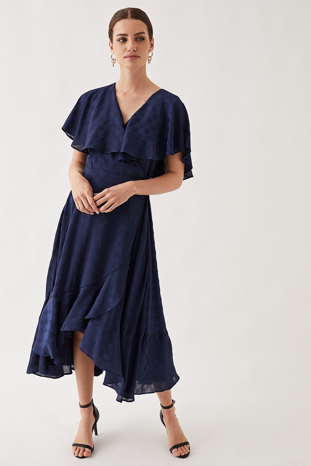 цена Миниатюрное жаккардовое платье мидакси с оборками и запахом Wallis, темно-синий