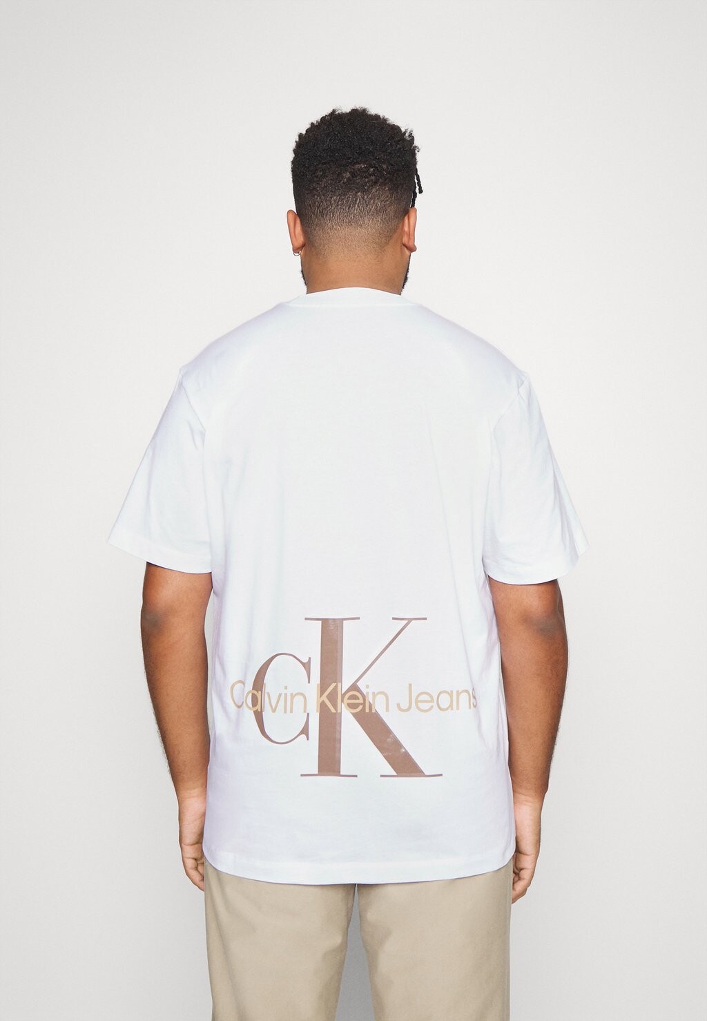 

Футболка с принтом Calvin Klein, белый