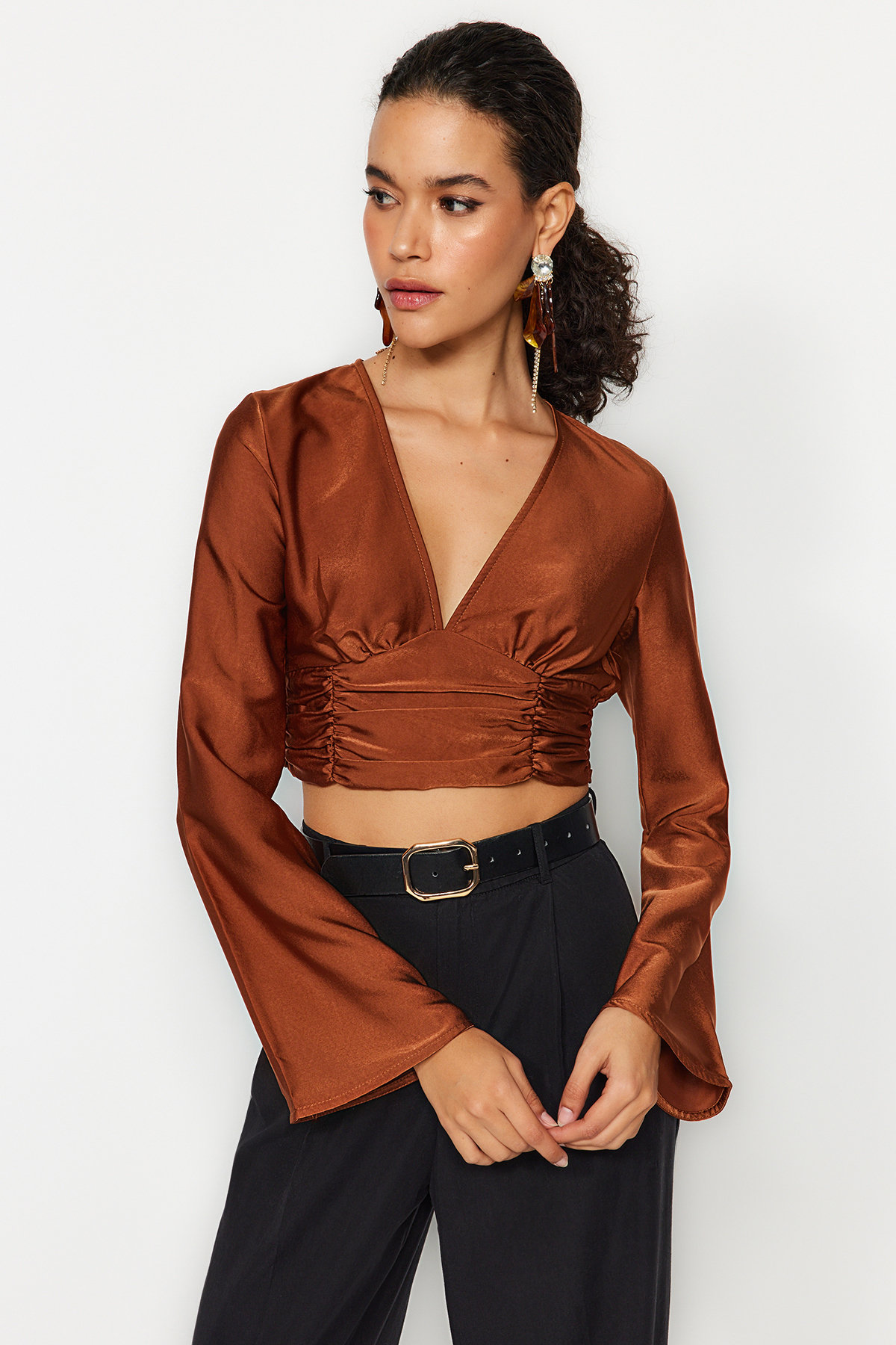 Коричневая атласная блузка с драпировкой Trendyol, коричневый