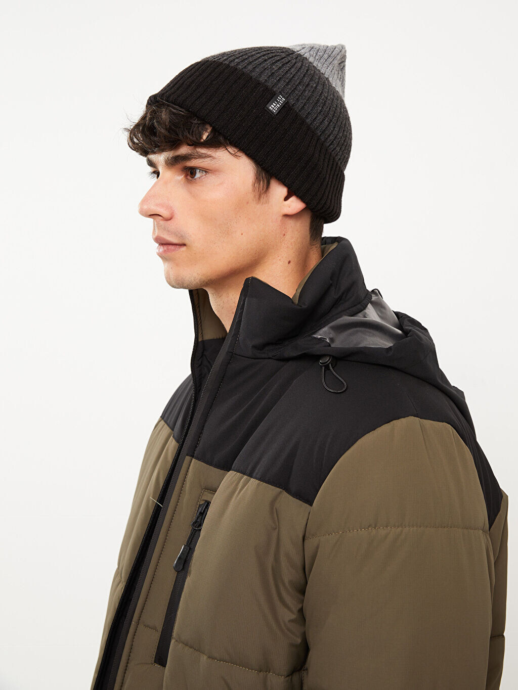 

Мужская трикотажная шапка с цветными блоками и принтом LCW Accessories