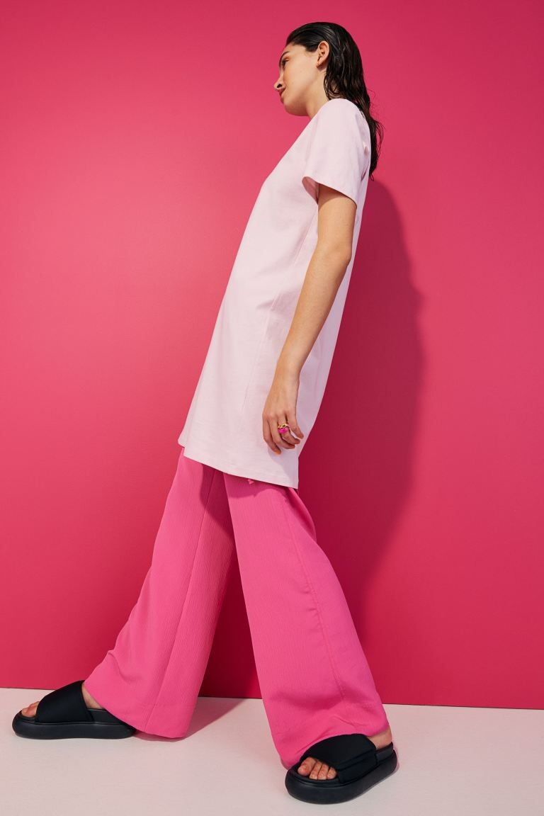 

Хлопковое платье-футболка H&M, светло-розовый