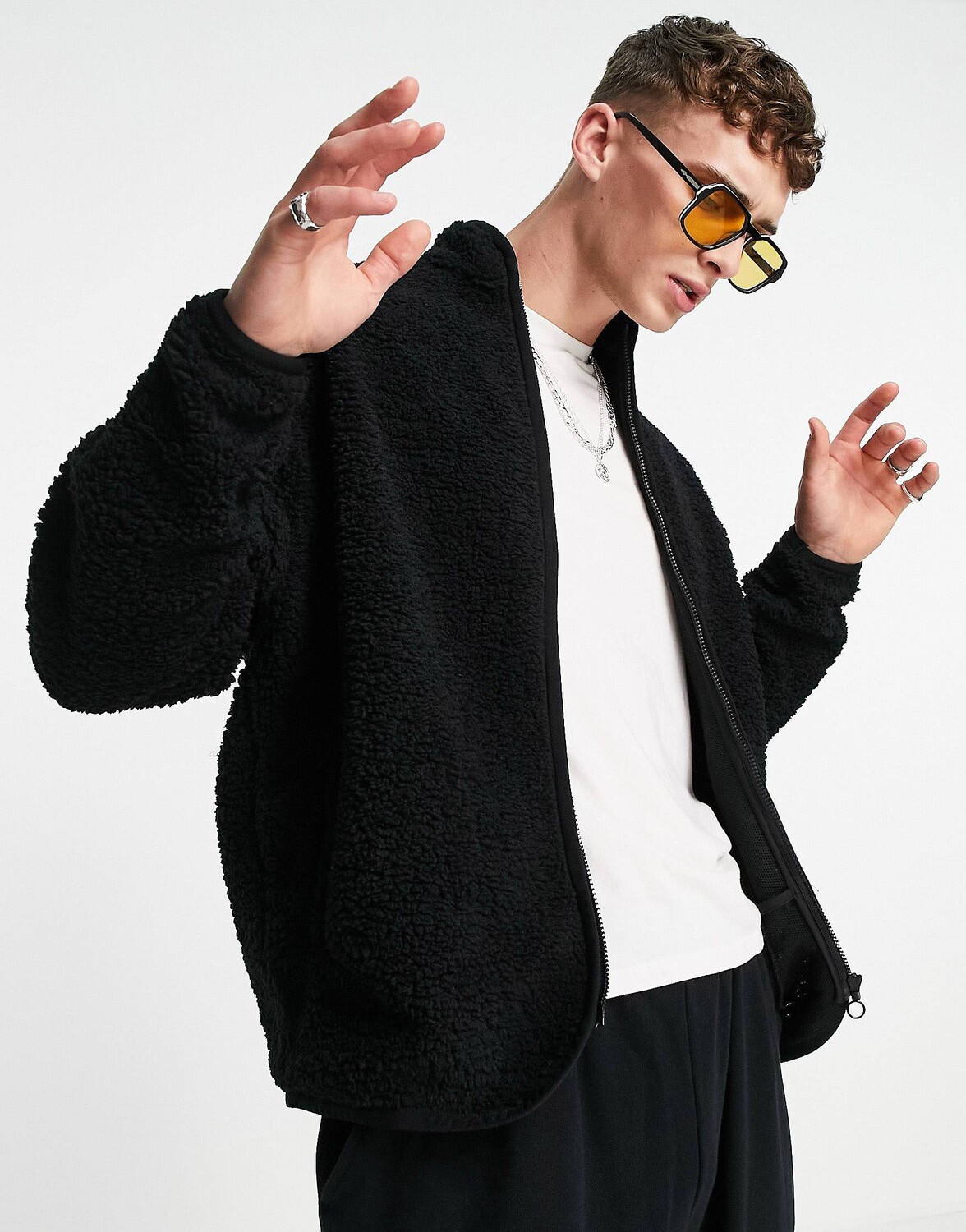 

Черная спортивная футболка оверсайз ASOS DESIGN