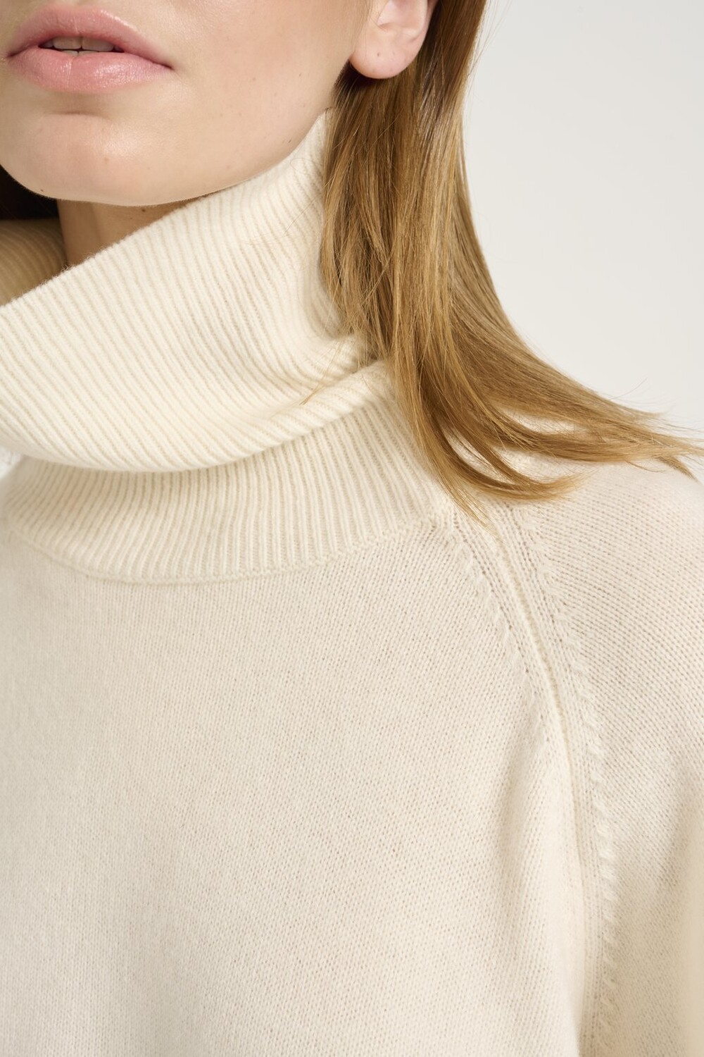 

Джемпер MANZI ROLLNECK Gestuz, цвет Egret