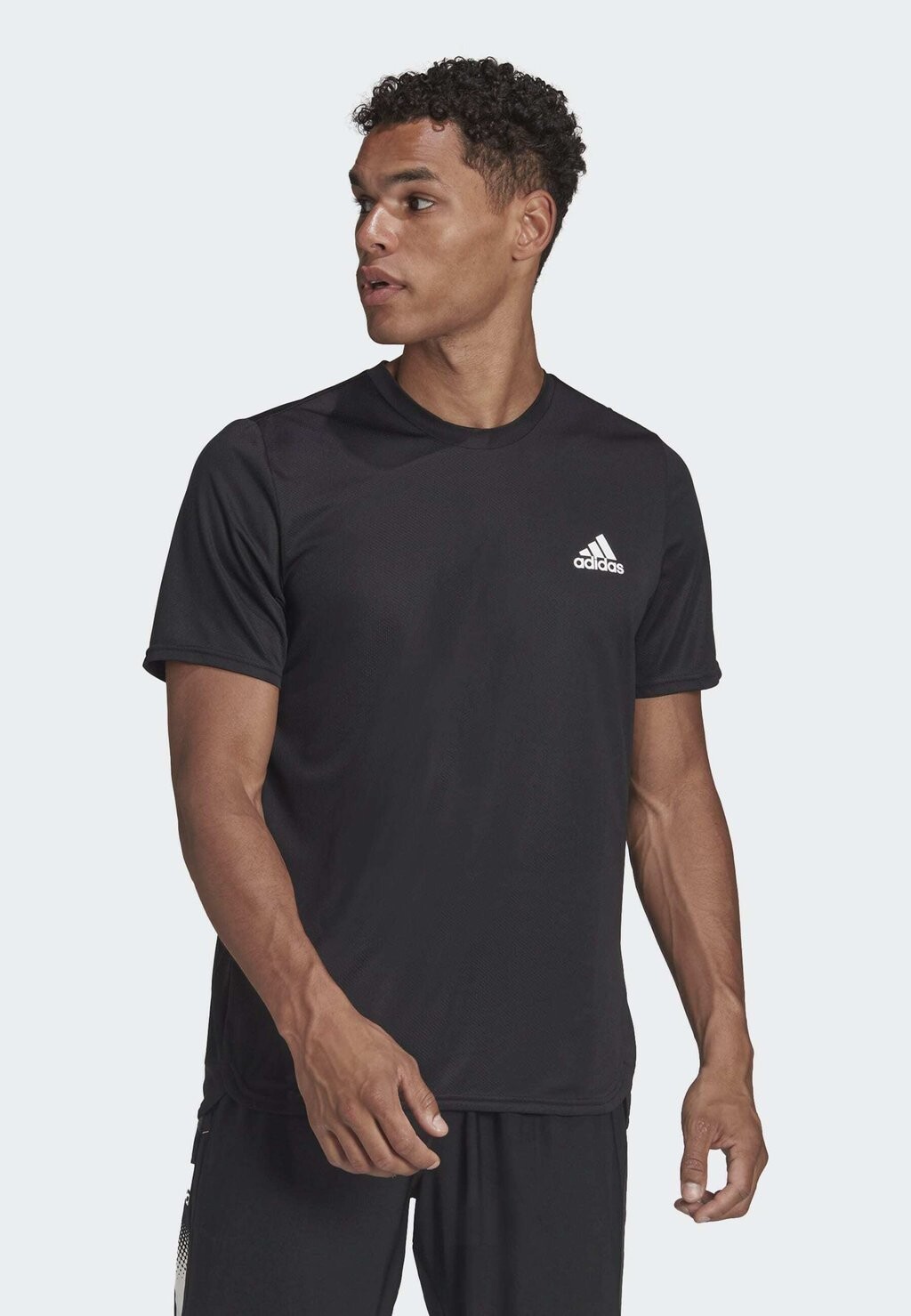 

Футболка Adidas