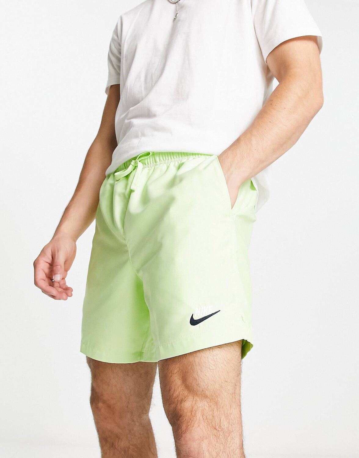 

Флисовые шорты Nike Club цвета «жидкий лайм»