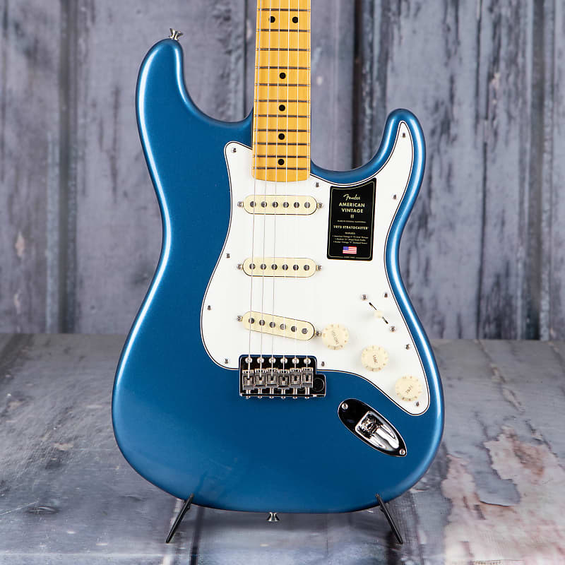 цена Fender American Vintage II 1973 Stratocaster, синий Лейк-Плэсид Fender American II Stratocaster,