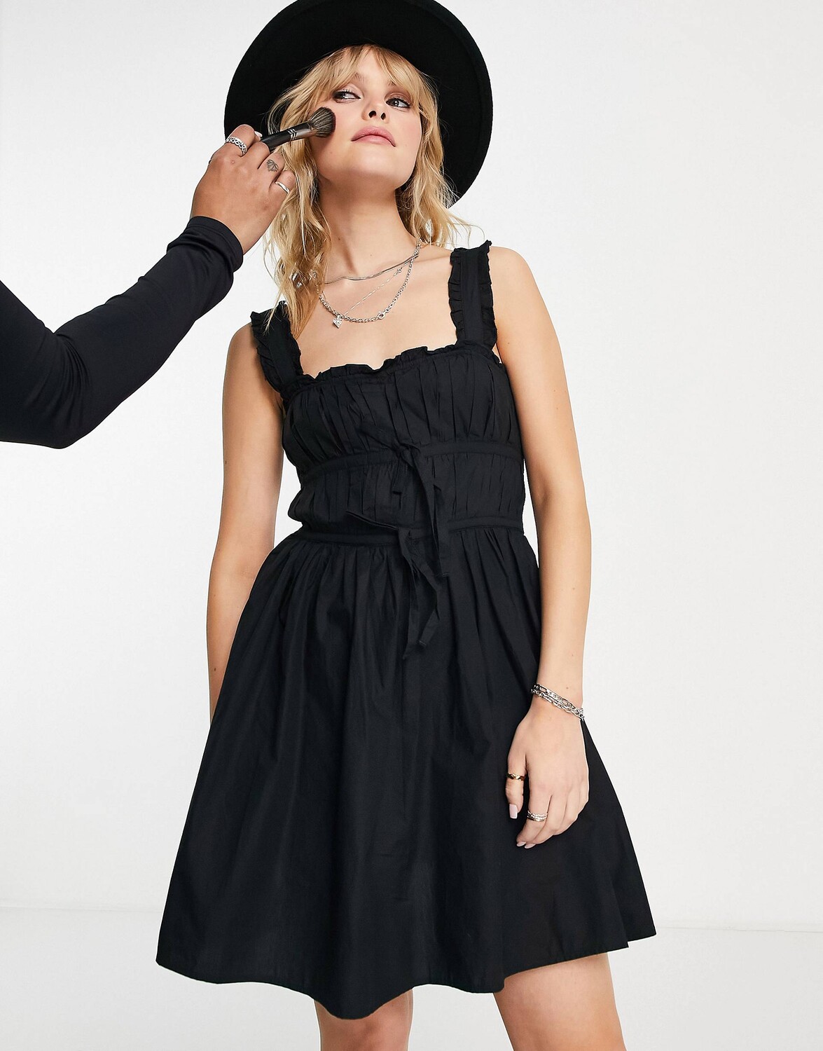 

Черное поплиновое платье мини со сборками Topshop