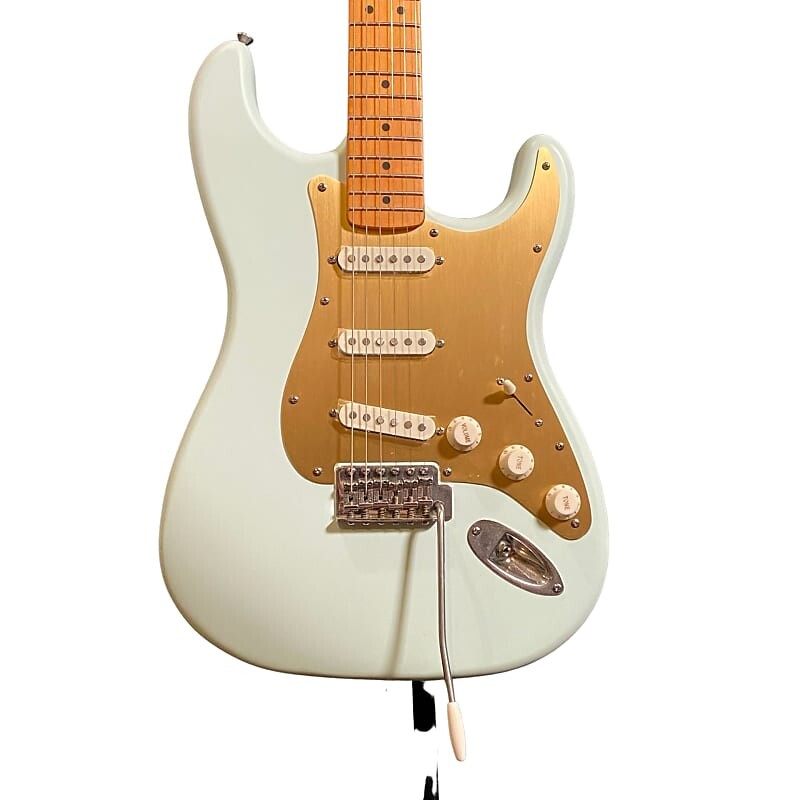 

Squier 40th Anniversary Stratocaster Vintage Edition Электрогитара Satin Sonic Blue 40th Anniversary Stratocaster Vintage Edition Electric Guitar Satin Sonic Blue