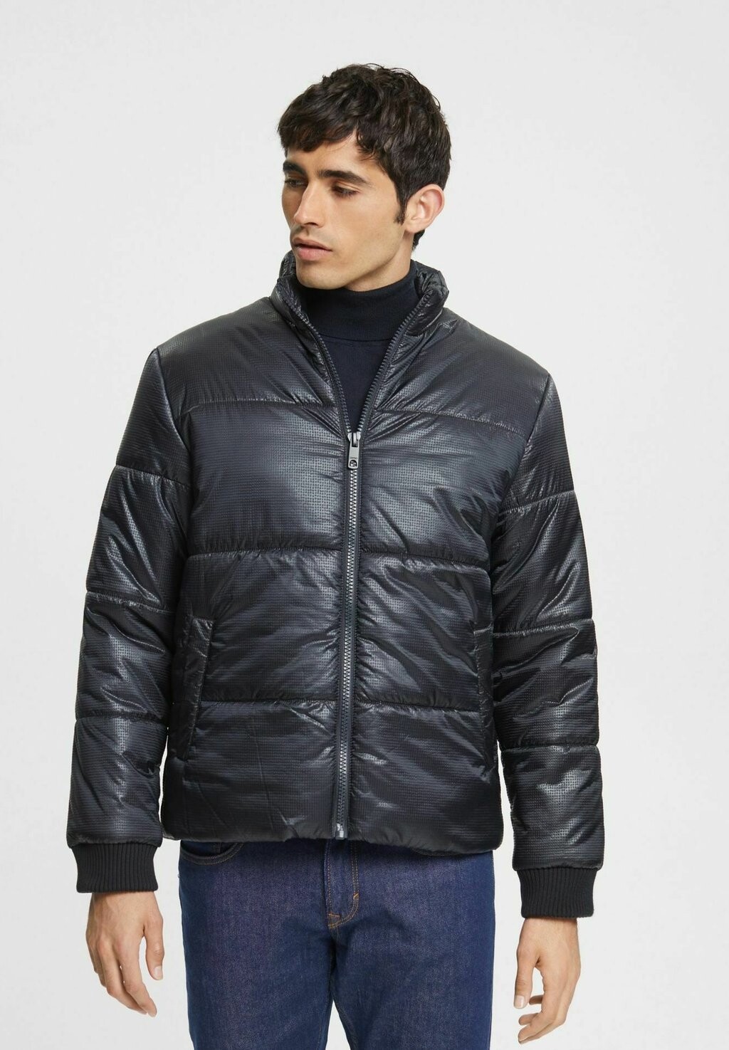 

Зимняя куртка Esprit, черный