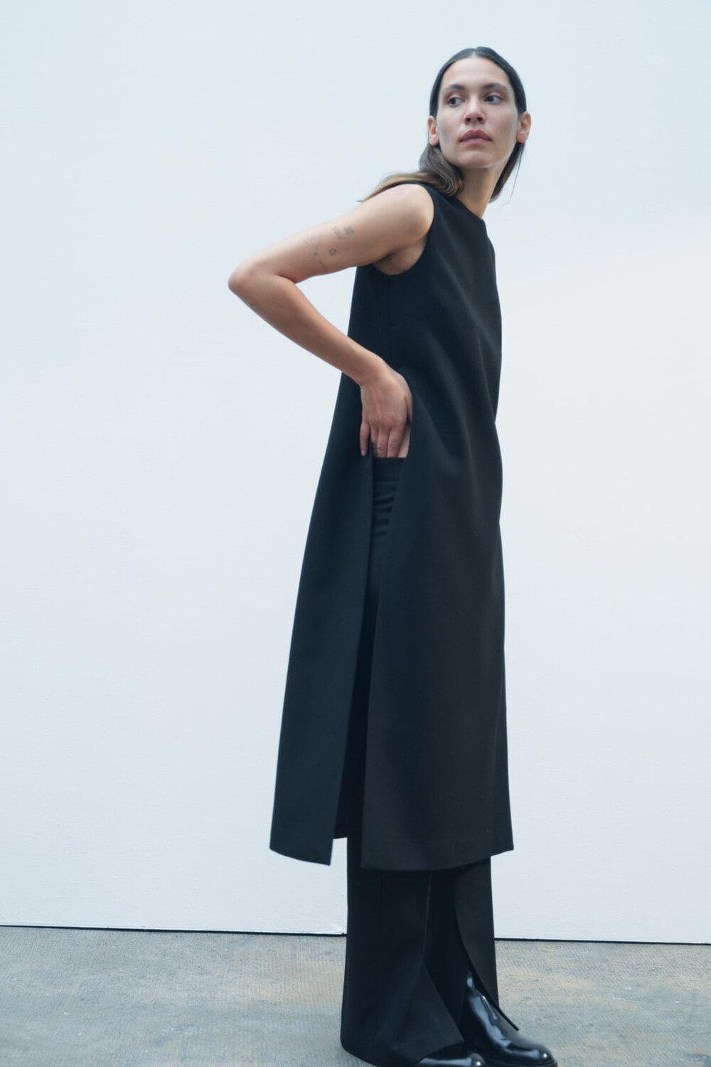 

Минималистичные брюки с шлицами Zw Collection ZARA, черный