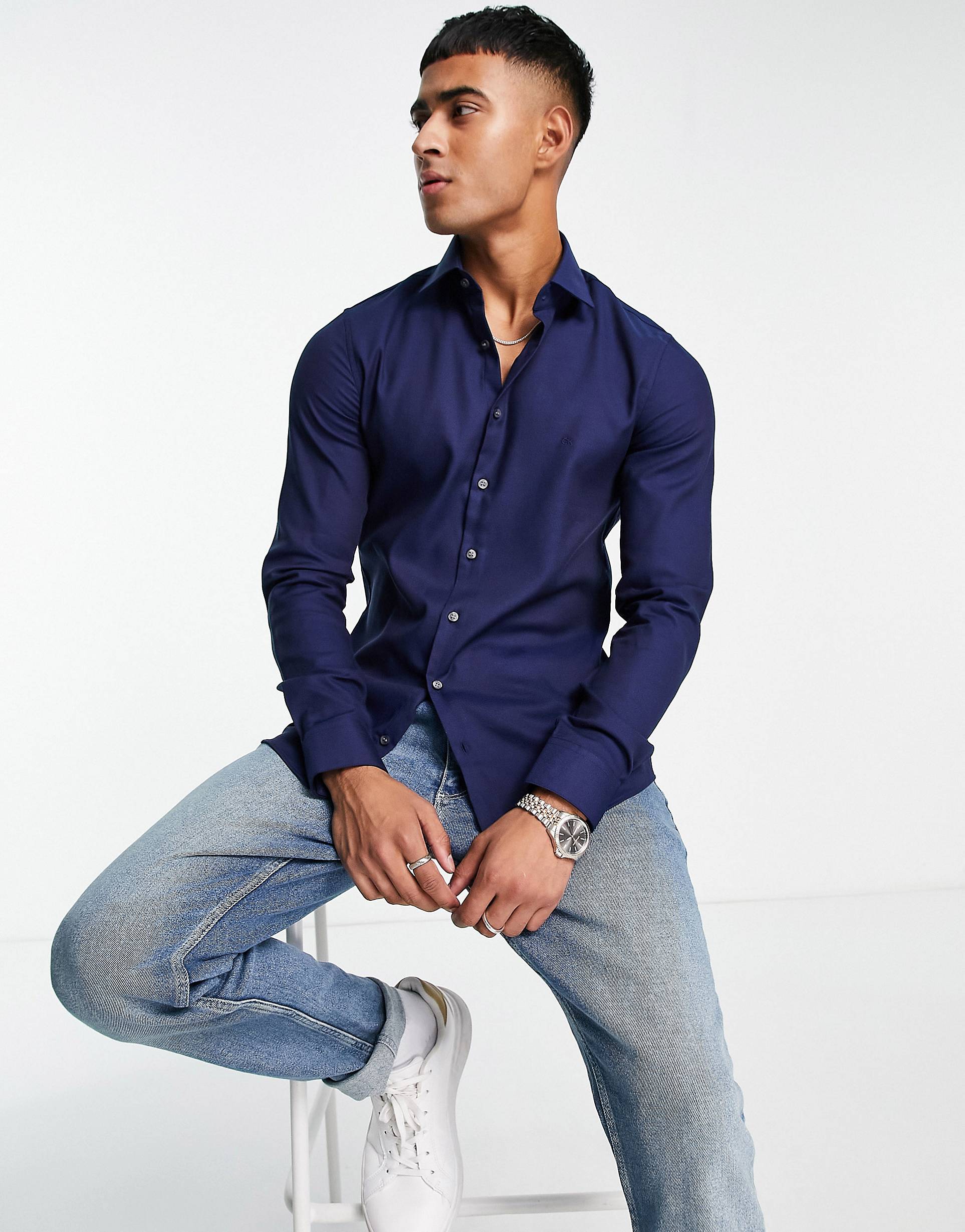 Темно-синяя приталенная рубашка Calvin Klein