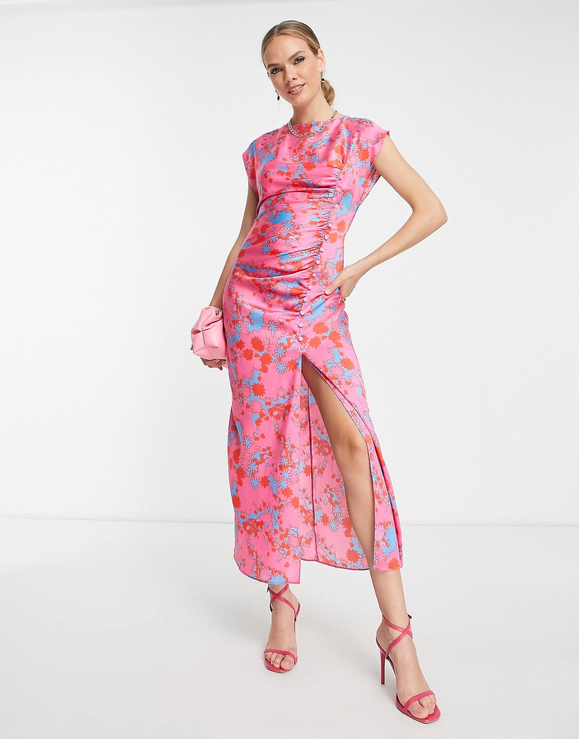 

Атласное платье макси с цветочным принтом на розовой основе ASOS DESIGN, Розовый