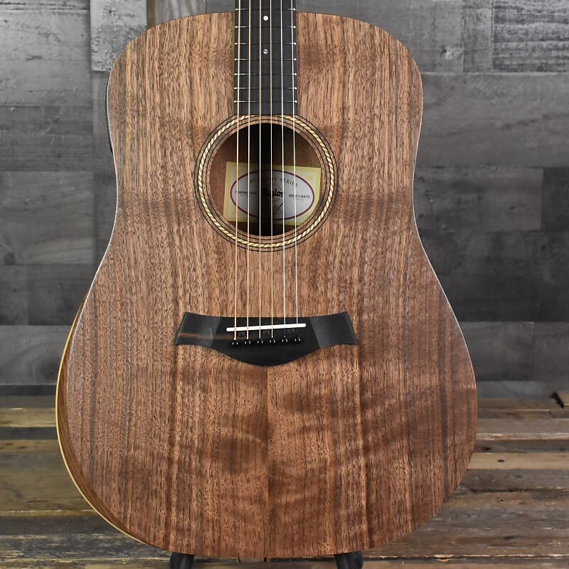 

Taylor Walnut-Top Academy 20e с сумкой для переноски Taylor -Top 20e with Gig Bag