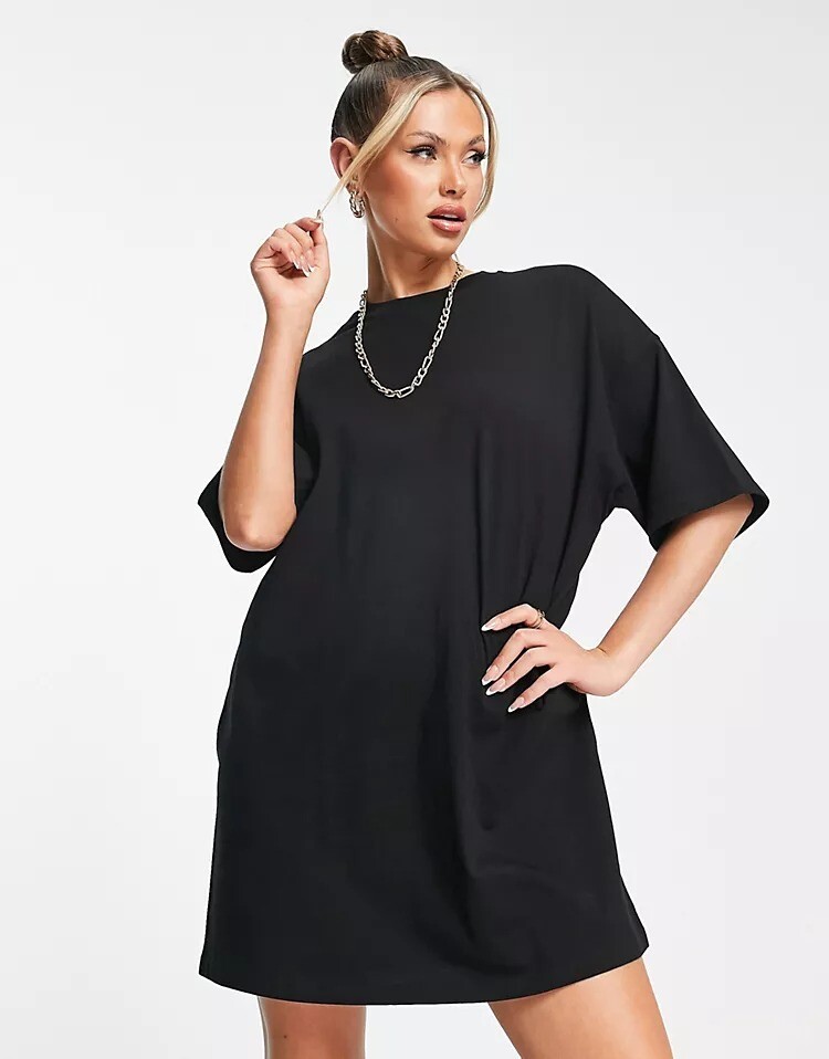 

Платье-футболка оверсайз с рисунком на спине ASOS Weekend Collective, черный