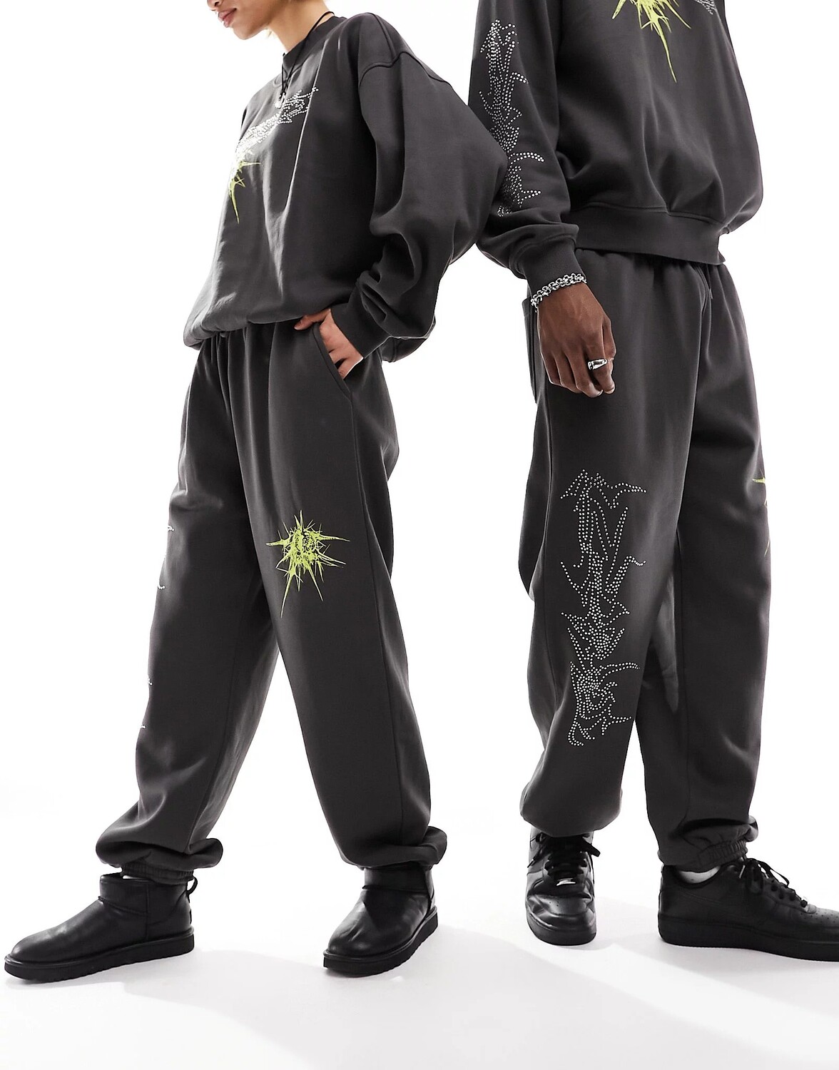 

Брюки Weekday Unisex Co-ord With Rhinestones And Graphic Print, черный