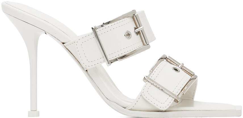 

Белые панк-мюли с двойной пряжкой Alexander McQueen