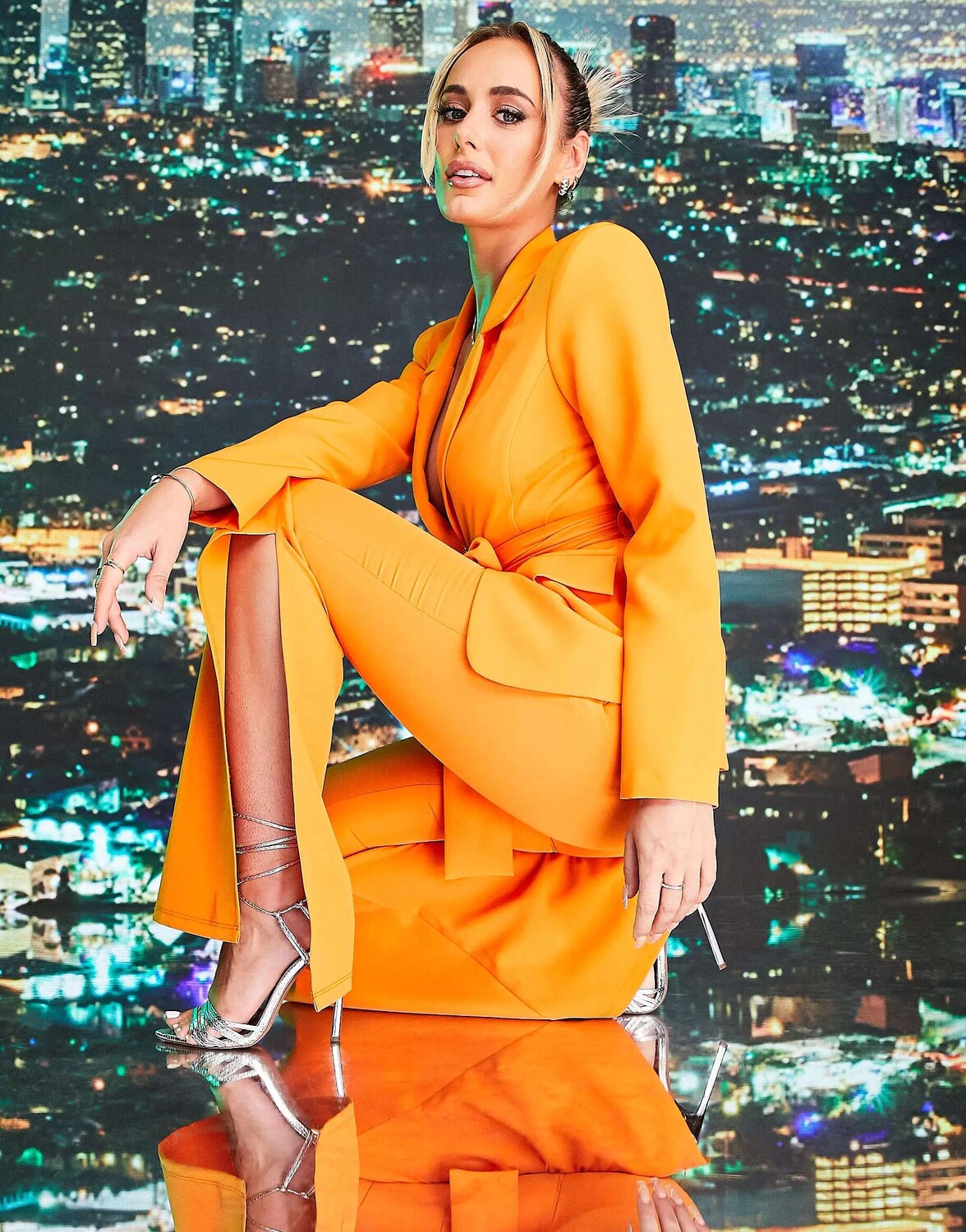 

Оранжевые широкие брюки с разрезами ASOS x MILLIE, Оранжевый