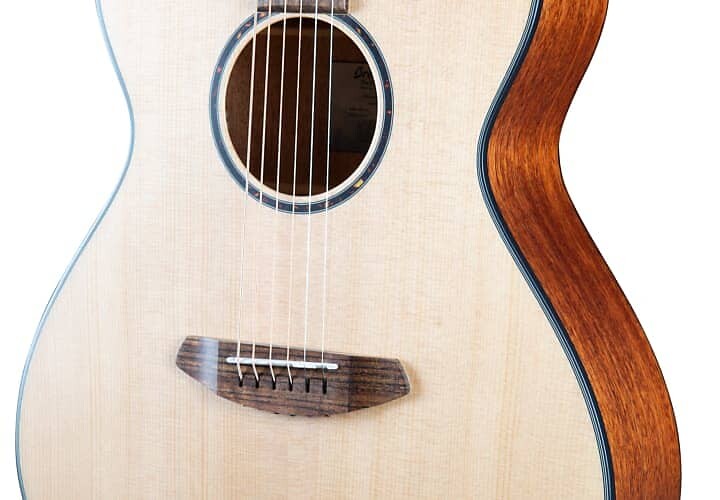 

Breedlove Discovery S Concert Европейско-африканское красное дерево DSCN01EUAM