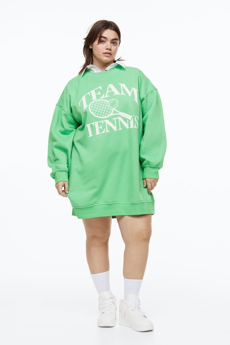 

H&M+ Платье-толстовка с принтом, зеленый / командный теннис