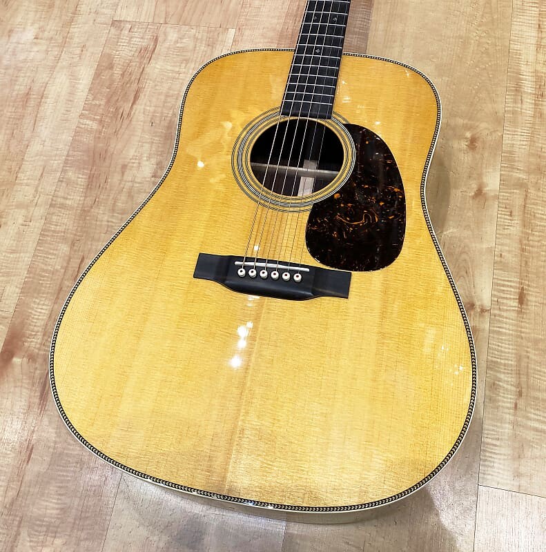 

Акустическая гитара Martin Standard Series HD-28 (SN # 2663917)