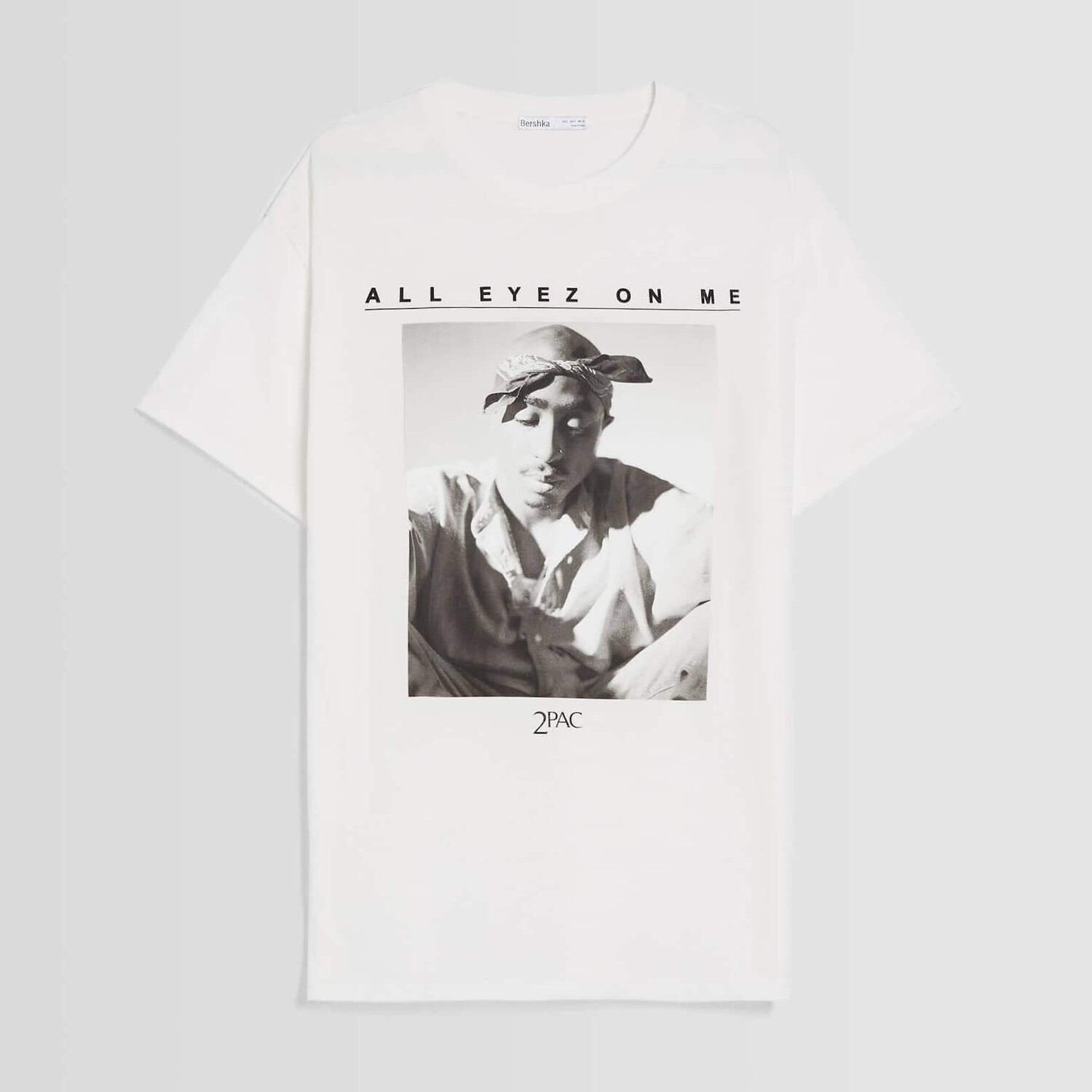 

Футболка Bershka Regular Fit Short Sleeve Tupac, белый