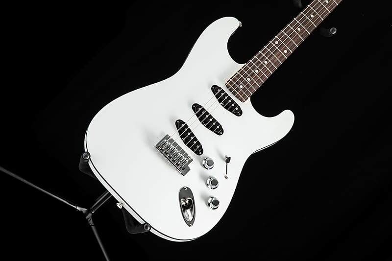 

Fender Aerodyne Special Stratocaster Ярко-белый, Серый
