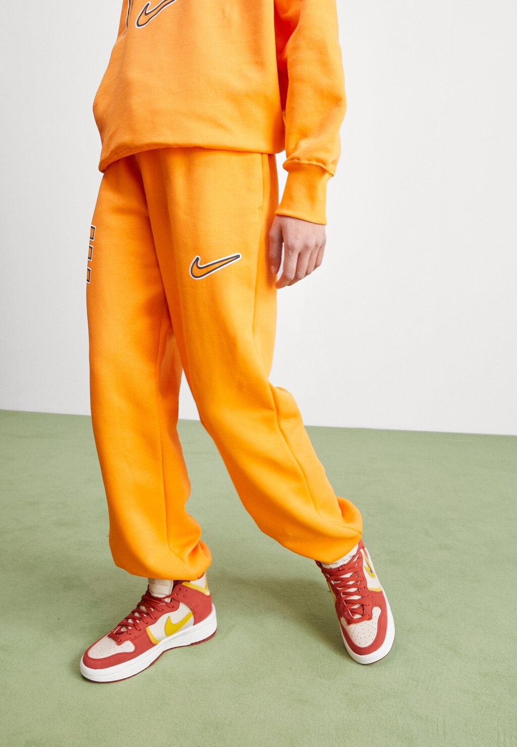 

Спортивные брюки Nike Pant, ярко-мандариновый, Оранжевый