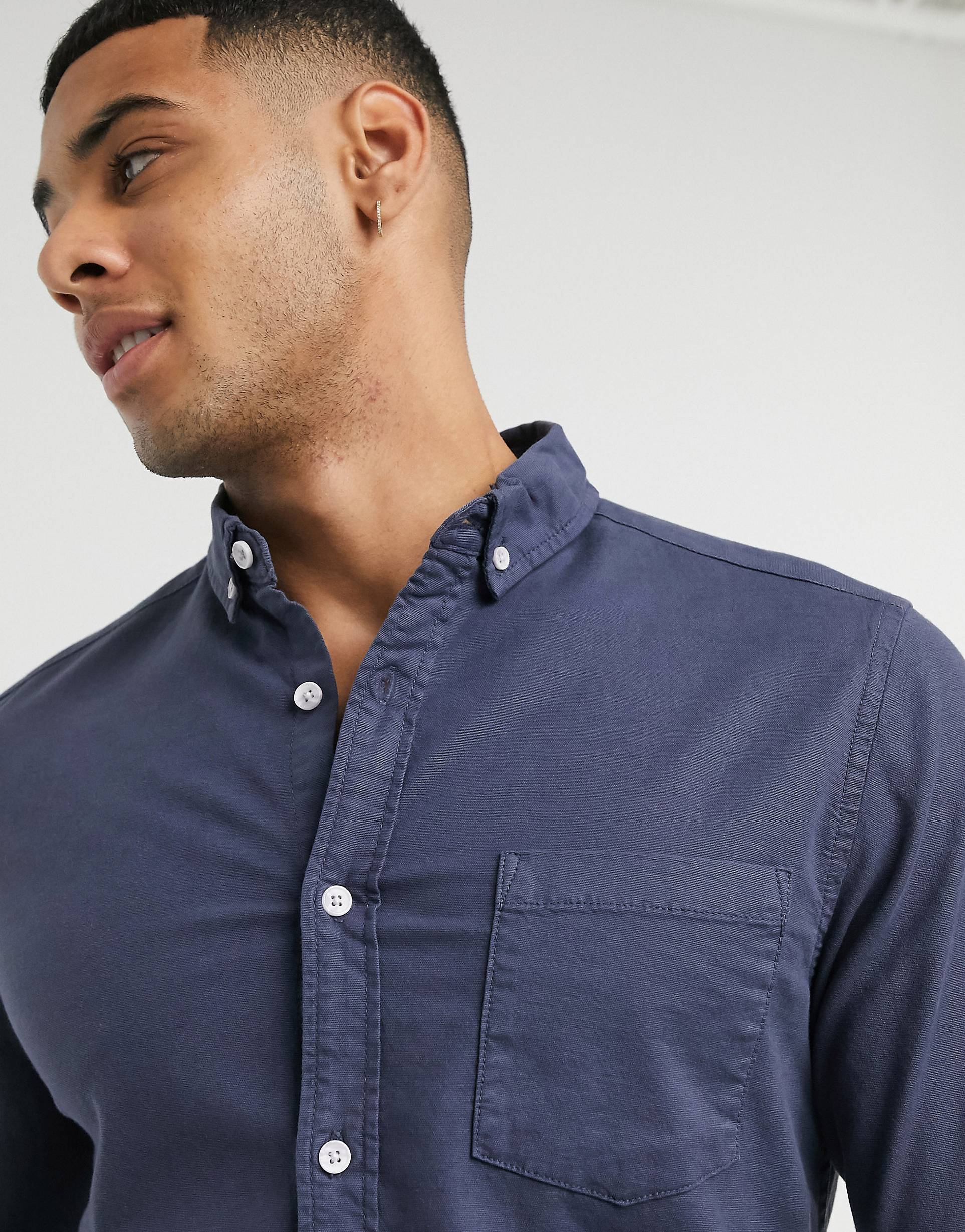 Темно-синяя приталенная оксфордская рубашка ASOS DESIGN