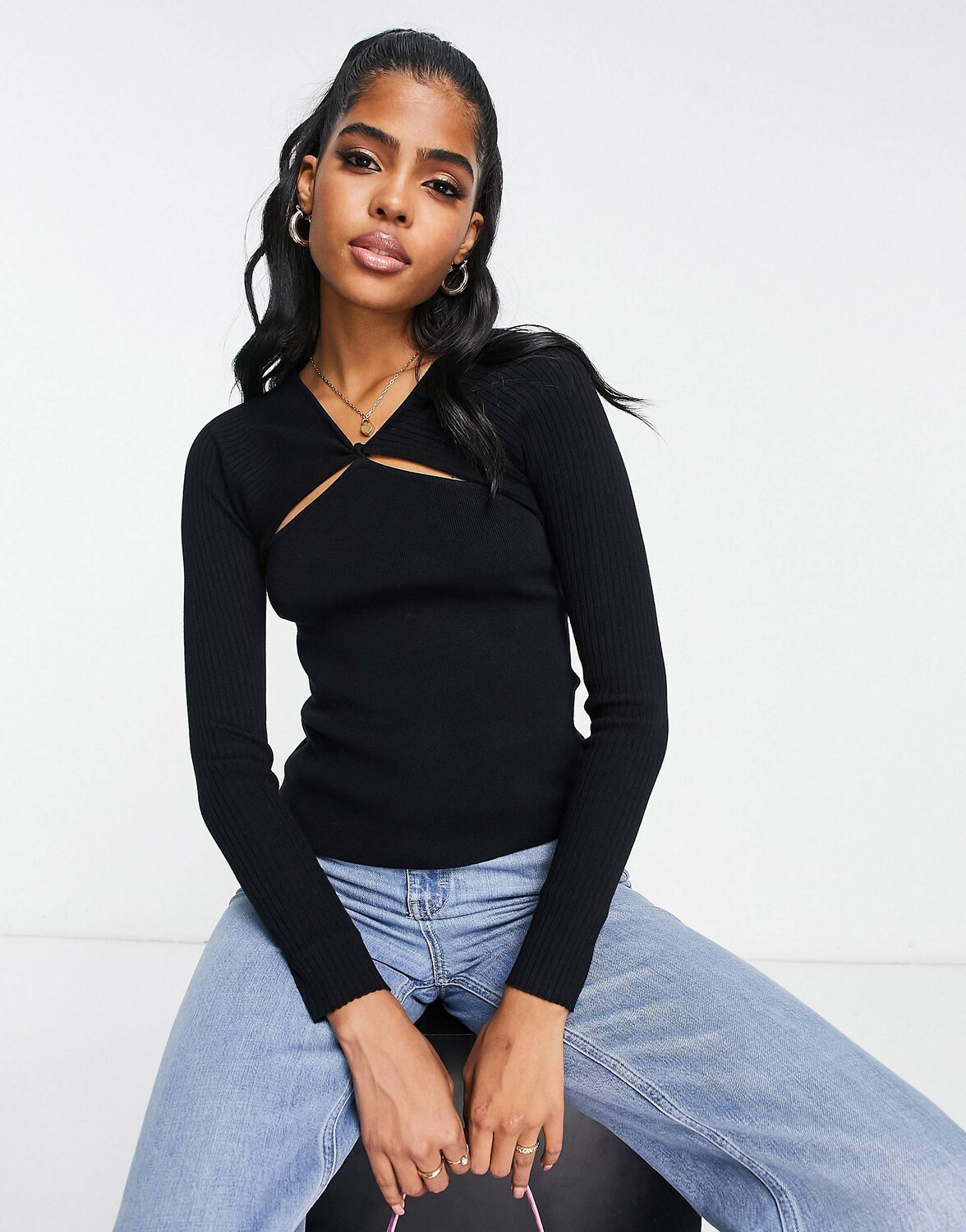 

Черный джемпер с вырезами и узлом спереди ASOS DESIGN