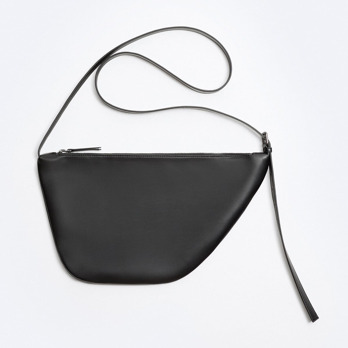 

Мужская сумка Zara Soft Asymmetric Crossbody, черный