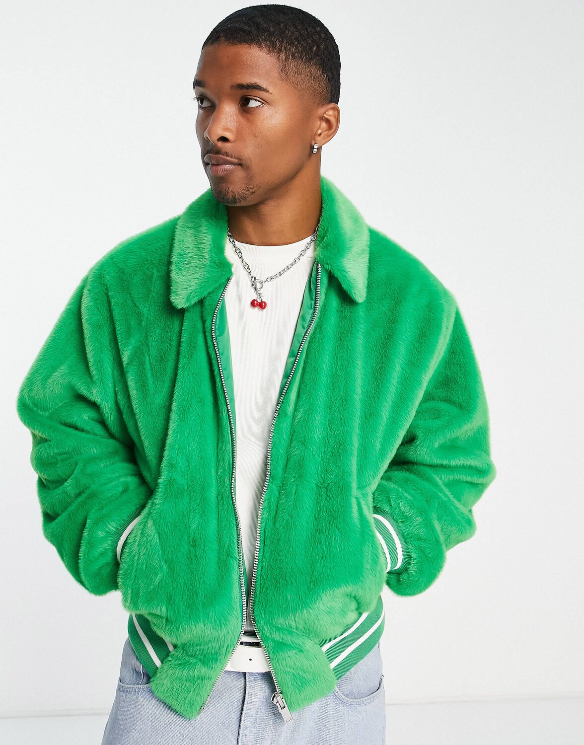 

Зеленый университетский бомбер из искусственного меха ASOS DESIGN