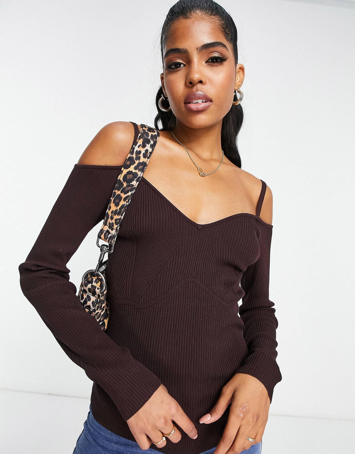 

Коричневый джемпер с открытыми плечами и корсетом ASOS DESIGN