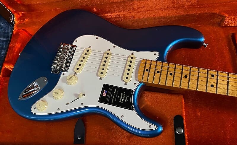 

Гитара Fender American Vintage II 1973 Stratocaster, голубой