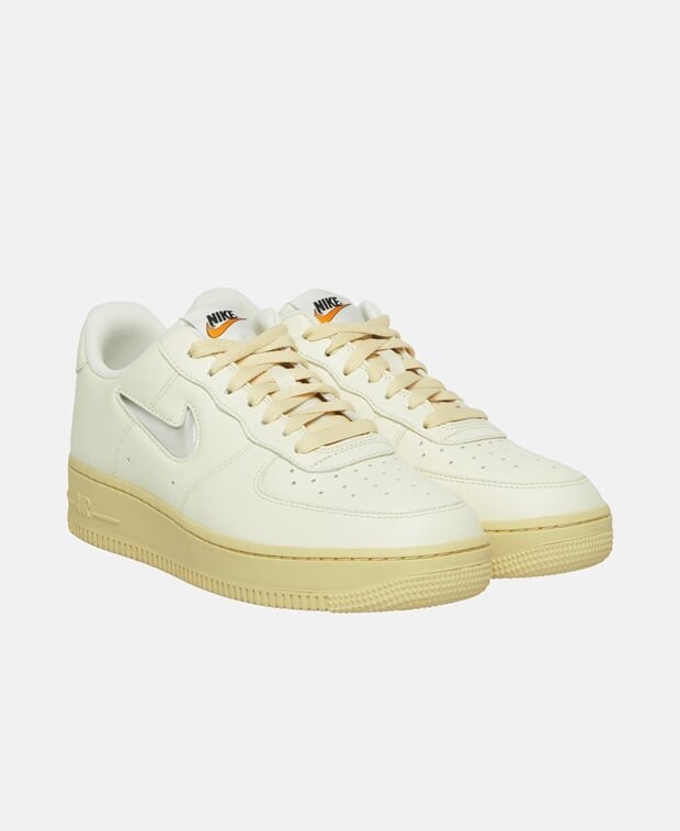

Кроссовки Nike, естественный