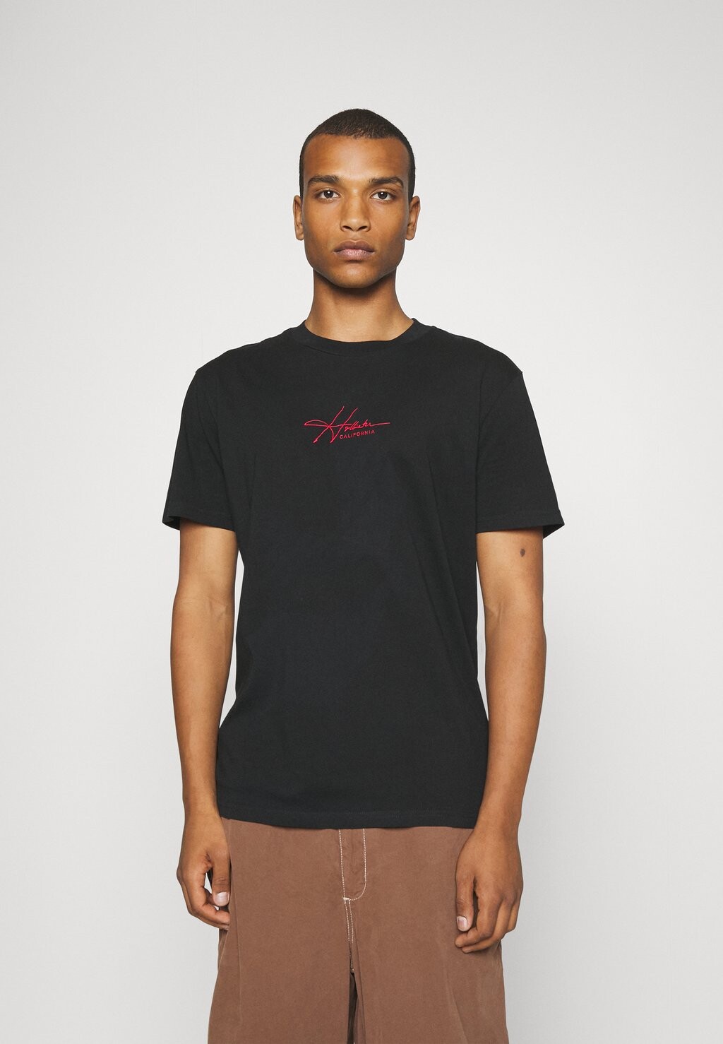 

Базовая футболка Hollister Co., Черный
