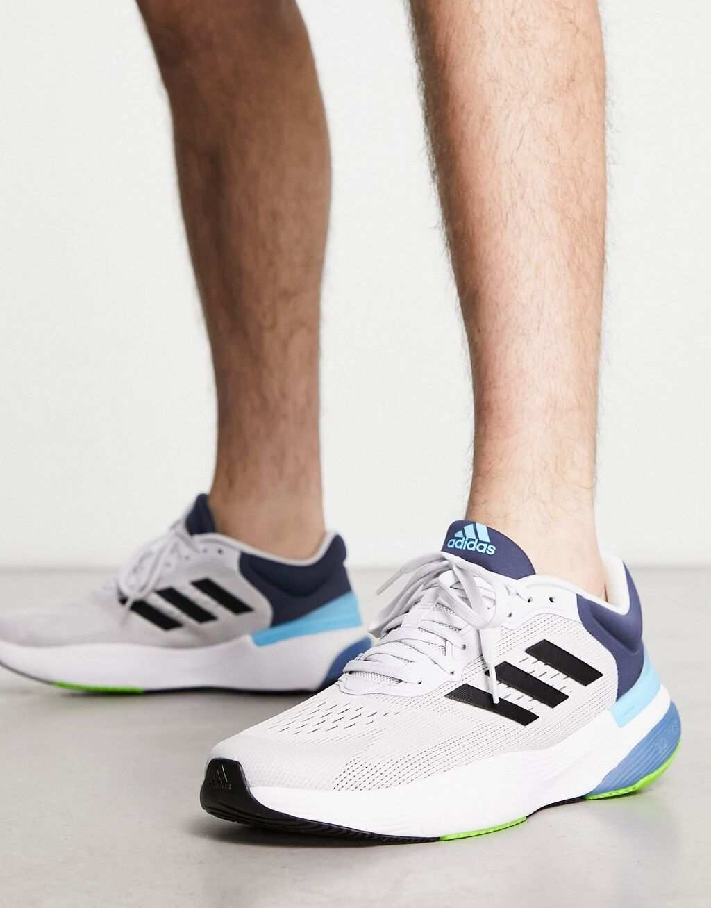 

Серые кроссовки adidas Running Response 3.0