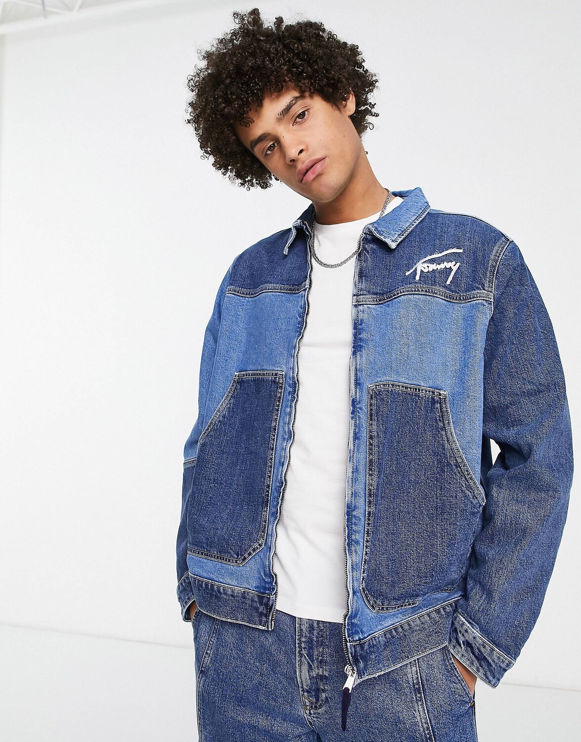 

Джинсовая куртка Tommy Jeans со вставками из хлопка и молнией