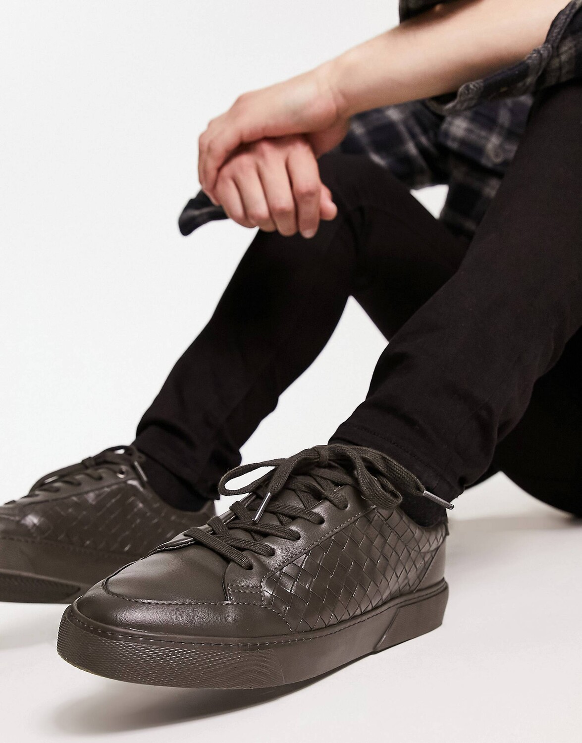 Серые плетеные кроссовки из искусственной кожи ASOS DESIGN
