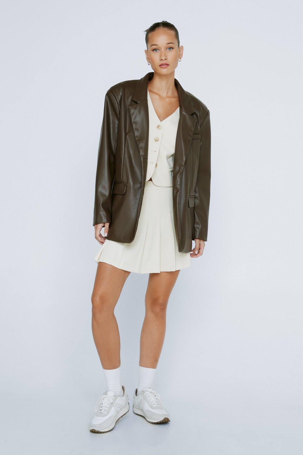 

Большой пиджак из искусственной кожи Petite Nasty Gal, коричневый